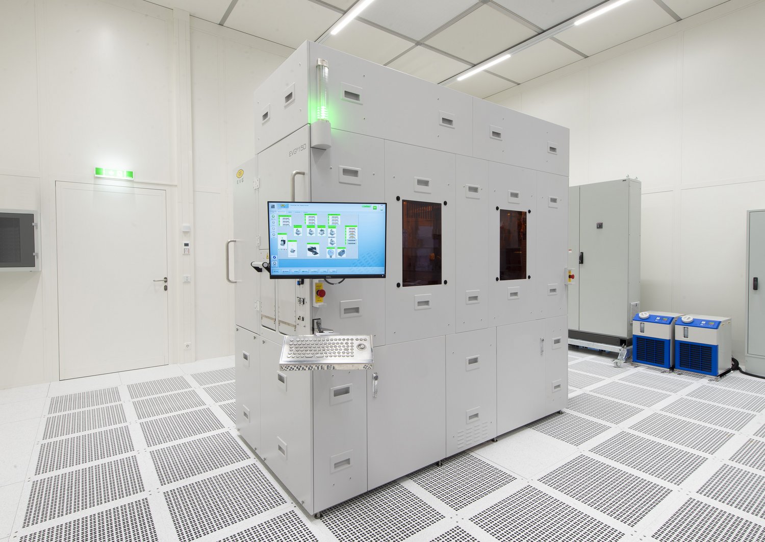 EVG150 resist processing platform in the cleanroom