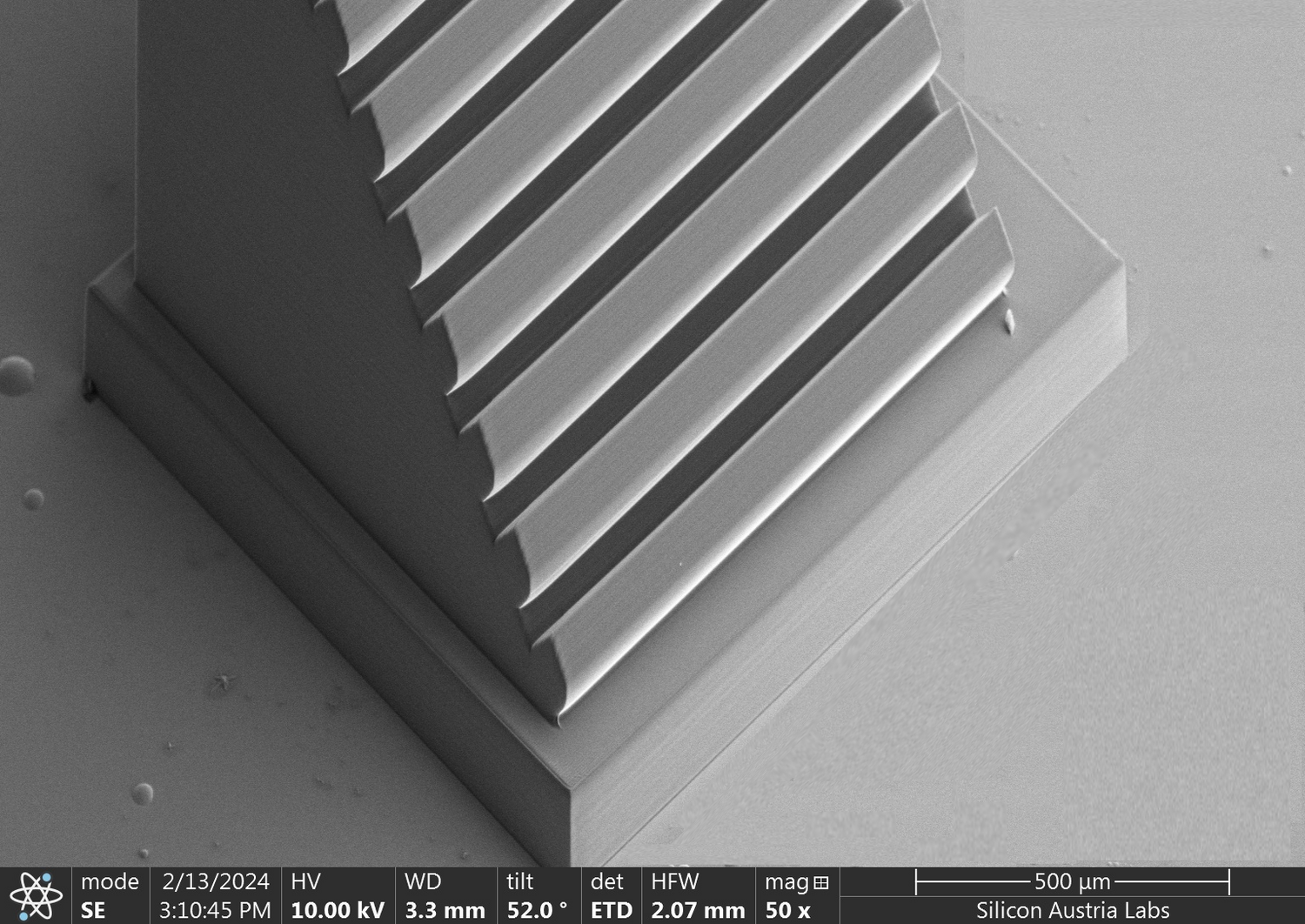 Fabricated structures with 25x objective lens and IP-S resin