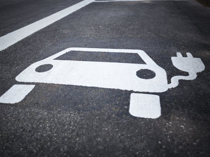 Bodenmarkierung für einen Parkplatz für Elektrofahrzeuge