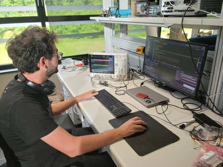Forscher an einem Computer