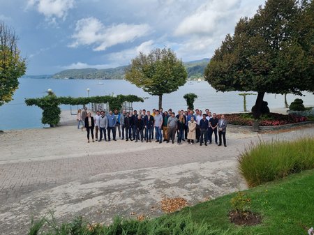 Gruppenfoto am Ufer des Wörthersees