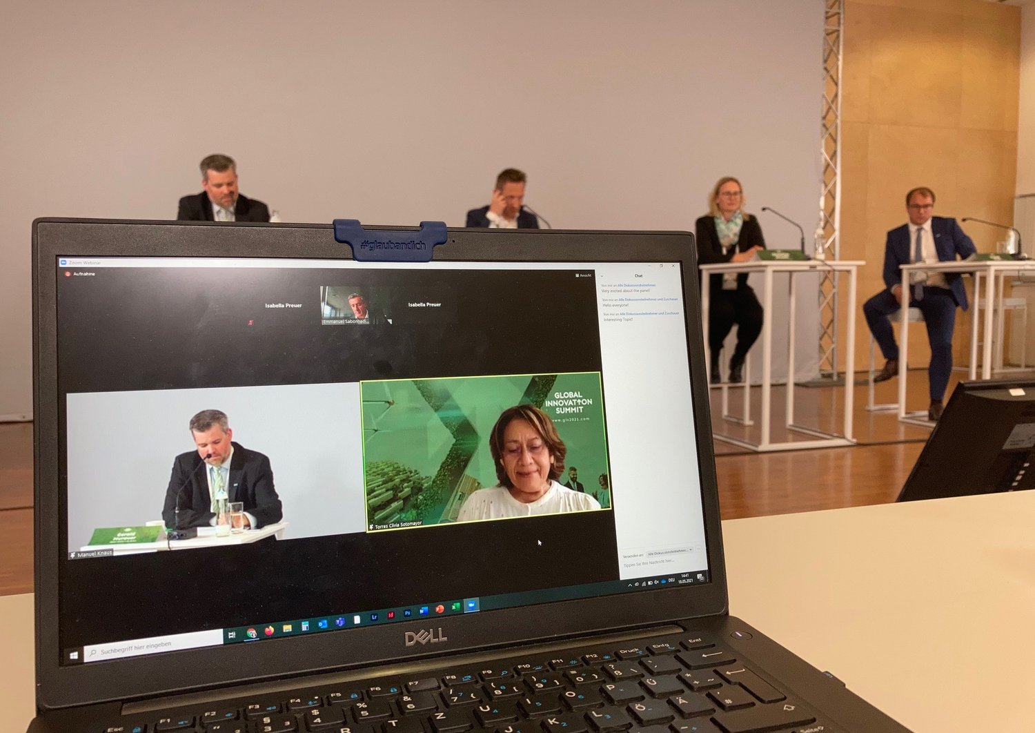 Ein Zoommeeting bei einer Konferenz